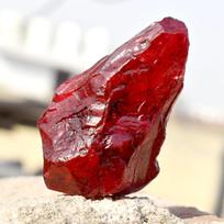 A+ Certified 400 Ct Natural Uncut Red Ruby Rough Gemstone Best Gift For Mom 76.4 mm approx raudona