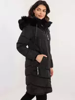 Juoda žieminė striukė su gobtuvu ir nuimamu kailiu