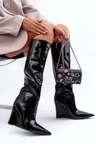Ilgaauliai batai virš kelių su smailėjančia nosimi Step in style