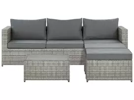 Sodo kampinė sofa su staliuku 5 asmenims SABBIA modulinė iš dirbtinio ratano dešininė šviesiai pilka