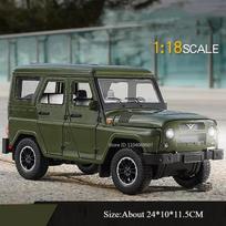 1:18 Russia Uaz Traveler Van Model Toy Cars Alloy Diecast Uaz Hunter Off-Road Vehicles Sound Light Doors Opened For Boys Gifts