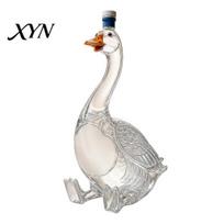 Bar Cabinet Display Piece Goose Shaped Whiskey Decanter, 3D Animal Glass Bottle with Stopper, Transparent Amber Novelty Wine Dispenser for Home B white