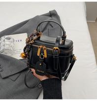 Autumn and winter retro portable small square bag box bag fashion shoulder crossbody niche commuter women's bag versatile send pendant bordinė