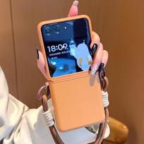 Skirta Motorola Razr 50 Razr 50 Ultra Paprastas ir stilingas vienspalvis telefono dėklas su dirželiu ir PC kietojo apvalkalo fanera Moto Razr 50