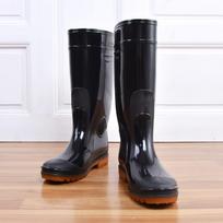Vyriški vandeniui atsparūs neslystantys aukštakulniai lietaus batai, storu padu ir atsparūs dėvėjimuisi, skirti žvejybai, darbui ir kasybai. Size 42