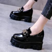 2024 Nauji moteriški lakuotos odos stambūs sportbačiai Mokasinai Kvėpuojantys Grandinėlė Aukšti kulniukai Platforma Laisvalaikio Batai Plokščiapadžiai Moteris Vulkanizuoti 34 juoda