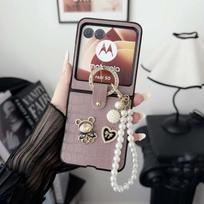 Leather Phone Case for Motorola Razr 60 Pro 50 40 Ultra Mooto Razr 60 50 40 Cover Wrist Strap Cute Cartoon Bear Ring Bracelet Motorola Razr 50 rožinė