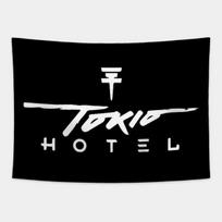 Tokyo Hotel Tapestry 10 75x100 juoda