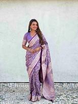 Beautiful rich pallu and jacquard work perfectly on the saree. šviesiai violetinė spalva