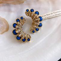 Vintage diamond-studded resin floral clip earrings, exquisite palace-style earrings, light luxury and high-end earrings