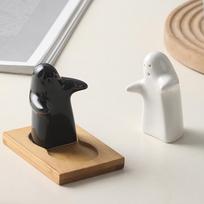 Creative Ceramic Pepper Shaker Warm Hug Little Man Wedding  Gift Hug Seasoning Jar One Size
