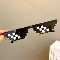 Mosaic Pixel Sunglasses - Fun Performance Prop for Weddings and Parties Unisex juoda