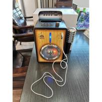 Stiprintuvas su Bluetooth ir mikrofono funkcija