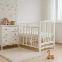 New Baby LILLY medinė lovelė su nuleidžiama šonine sienele, balta