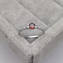 Rose Gold Purple Zircon Ring with Ruby Accent - Elegant Ladies' Fashion Jewelry number 8 raudona