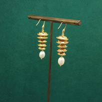 Vintage Relief Moon Gold Coin Necklace Natural Pearl Women'S Light Luxury High-End Earrings Collarbone Chain brown