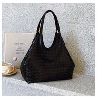 Retro Faux Woven Tote Bag: Luxurious, Versatile Shoulder Handbag with Large Capacity for Work and Commute. juoda