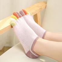 Moteriškos spalvingos žemo kirpimo medvilninės kojinės pirštams - Kvėpuojančios, nematomos, penkių pirštų dizaino, su kulnu prakaitui sugerti One Size rožinė