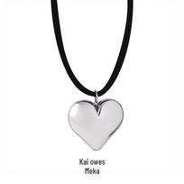 French Retro Black Cord Peach Heart Pendant Necklace - Versatile Adjustable Collarbone Chain Jewelry