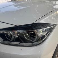 Anglies pluošto priekinių žibintų antakių lipdukas BMW F30/F35 - Blizgus juodas Carbon fiber pair gray