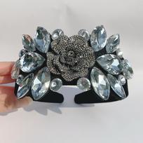 Wide-Brimmed Handmade Headband: Luxurious European & American Style, Simple Fashion, Non-Slip Hair Accessory.