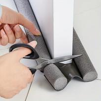 2PCS flexible non-adhesive door bottom seal protects the door from scratches and damage. Door bottom seal windproof door stop pilka