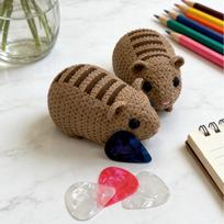 3D Printed Small Animal Ornament Guitar Pick Box for Bass Accessories, Dustproof and Knitted Hamster Design 5x8x4 cm gray