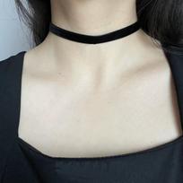 Simple vintage black velvet strap choker Neckband Choker Neckband Choker Neckband Short collarbone neckline Neckline accessories 40cm