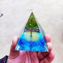 Crystal Stone Pyramid Resin Decor: Home, Office, Car Ornaments 50x50