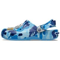 A BATHING APE x Crocs Classic klumpės su kamufliažiniu raštu patogūs ir universalūs skylėti batai unisex mėlyni 38-39 mėlyna