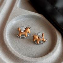 Diamond Inlaid Silver Needle Horse Flower Resin Earrings - Chic C-Shaped Studs with Unique Cold Style Design.