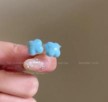 Candy Clover Earrings Women'S Summer Sweet Dopamine Stud Earrings Unique Beautiful Cute Earrings gray