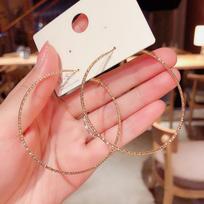 Dongdaemun Face-Slimming Hoop Ear Cuff: Trendy 2020 Silver Needle Earrings for Women white
