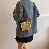 Textured box bag women's new fashionable retro handbag versatile contrasting color one shoulder messenger chain bag tide