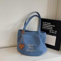 A Laid-back Style Underarm Bag with Large Capacity Simple Casual and Stylish Single-shoulder Handbag