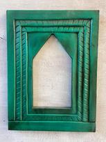 Rankomis drožinėtas gėlių medinis rėmelis: Kaimiškas žalias indų sienų dekoras 18” X 9” X 24” (l x w x h) įvairiaspalvis