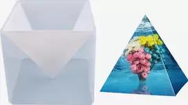 Piramidės formos 15 cm silikoninės dervos liejimo trimačiai amatai