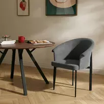 Minkšta pilka valgomojo kėdė su porankiais, juodos plieninės kojos