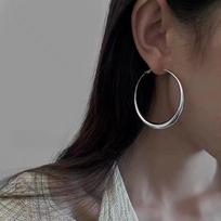 Perdėti dideli auskarai moterims - Unikalus 2022 m. rudens/žiemos dizainas Single Silver Earring