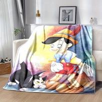 1 vnt., Pinokis ir Figaro: Stebuklingas namų dekoro nuotykis su jaukiomis antklodėmis! Puikiai tinka dovanoti, šis flanelės pledas idealus miegamajam 150x200cm