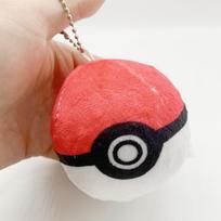 1Pcs Pokemon Poke Ball Stuffed Plush Plaything Keychain 8cm Pokeball Peluche Model Doll Keychain High Quality Fidget raudona