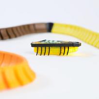 Hexbug Nano Flash robotas su takeliu, geltonas, uniwersalny