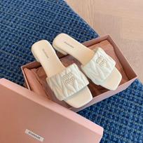 2025 spring and summer Korean version of cool slippers women's new flat-bottomed exposed beach wear fairy wind square head one-word slippers 35