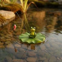 Fishing Frog Figurine Handcrafted Look Buoyant Statue Resin Pond Floater for Carp Tank, Patio