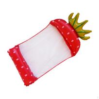 Pripučiamas baseino plūdurų hamakas poilsiui atostogų metu paplūdimyje, ežere Strawberry white