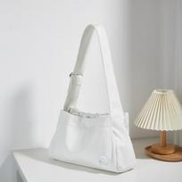 New women's bags are fresh, sweet and high-end tote bags, large-capacity messenger bags, one-shoulder portable underarm bags.