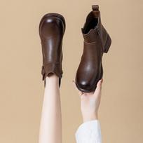 Fashionable and Versatile Leather Boots, Women's Shoes, New Stylish Short Boots, and Thick-soled Boots 35.
