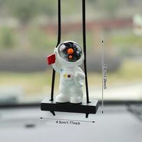 Automobilio siūbavimo pakabukas Astronautas galinio vaizdo veidrodėlis kabantys papuošalai Swing Astronaut pakabukas automobilių puošybos priedai