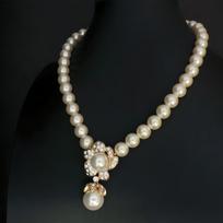 Elegant Vintage Pearl Flower Choker with Diamond Accents - Exquisitely Fashionable