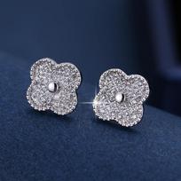 Micro Four-Leaf Clover Copper Needle Ear Studs with Rhinestones - Sweet, Girly Jewelry Niche Earrings In Stock rožinio aukso spalvos